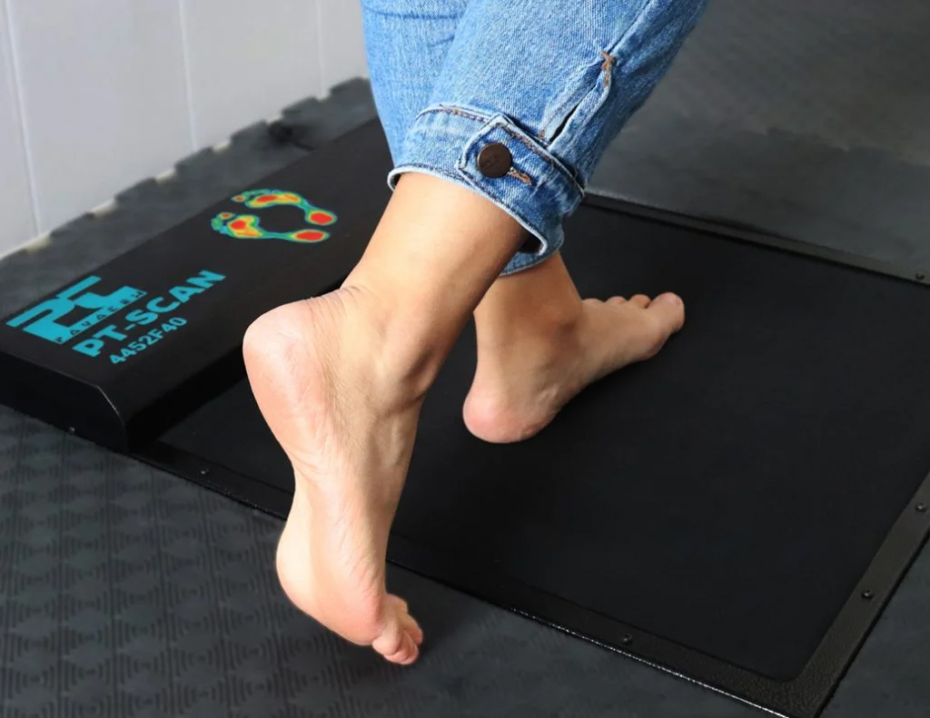 foot-scan-analysis-ahura-clinic